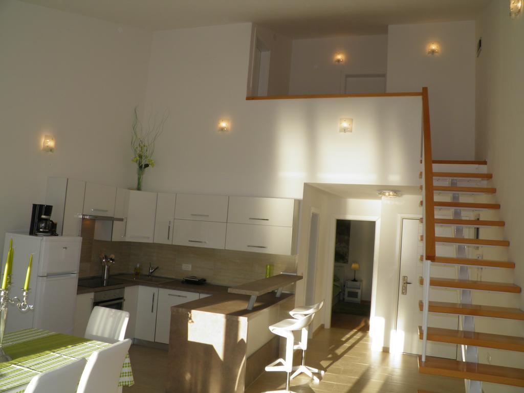 Apartments Perla Dinjiška Екстериор снимка