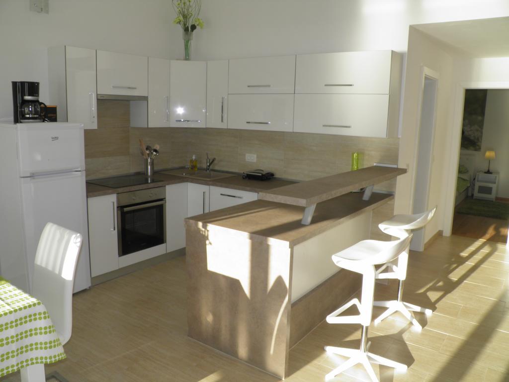 Apartments Perla Dinjiška Екстериор снимка