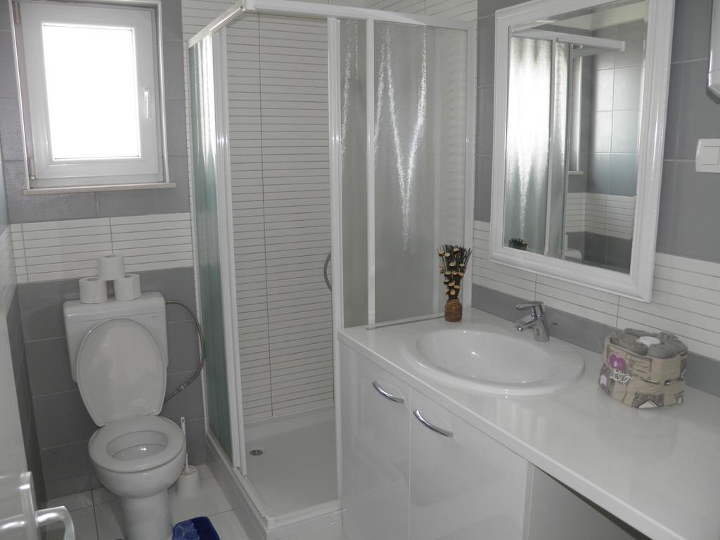 Apartments Perla Dinjiška Екстериор снимка