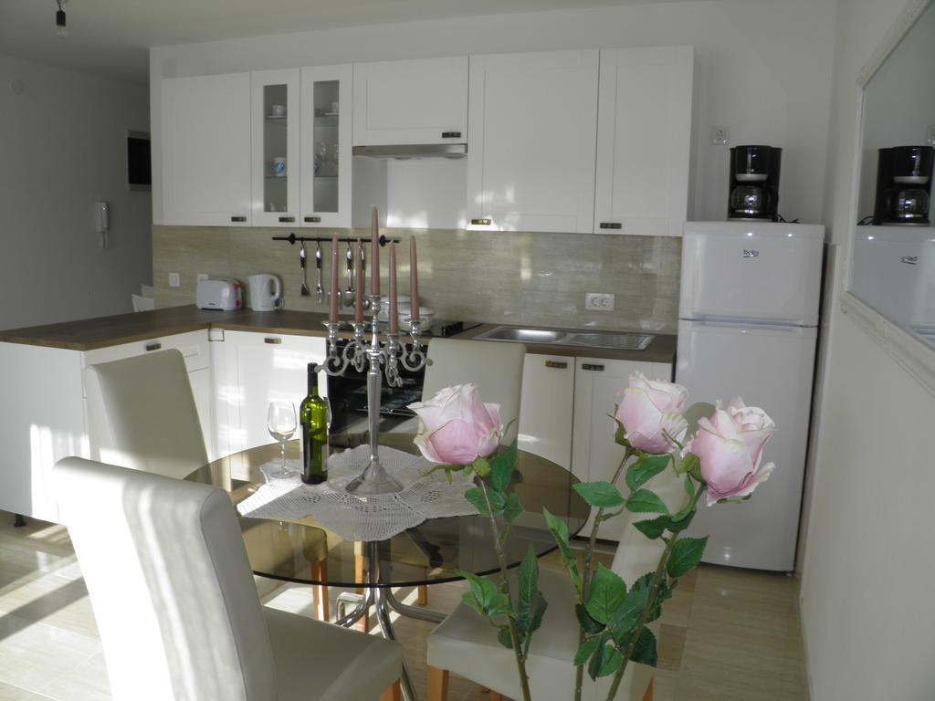 Apartments Perla Dinjiška Екстериор снимка