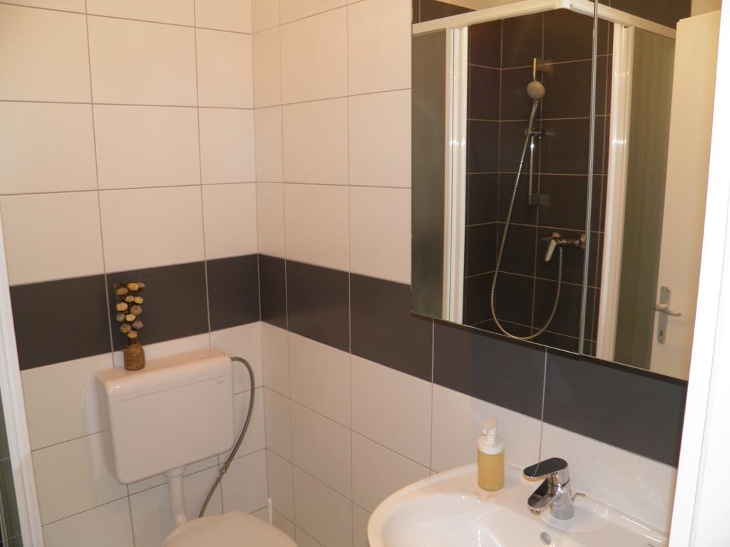 Apartments Perla Dinjiška Екстериор снимка